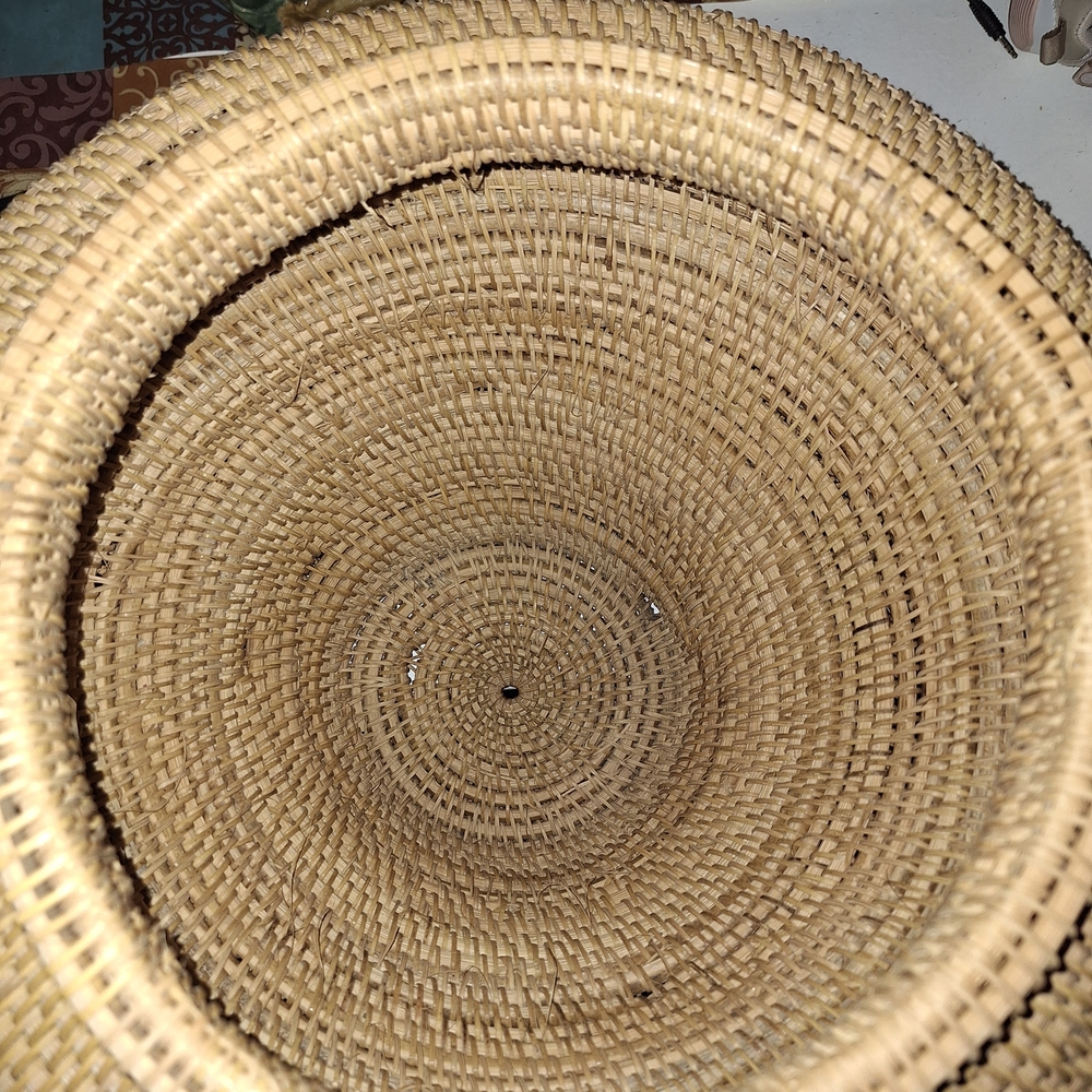 Lg Vintage Handwoven "Urn" Style Rattan Basket with Lid - Picture 3 of 16